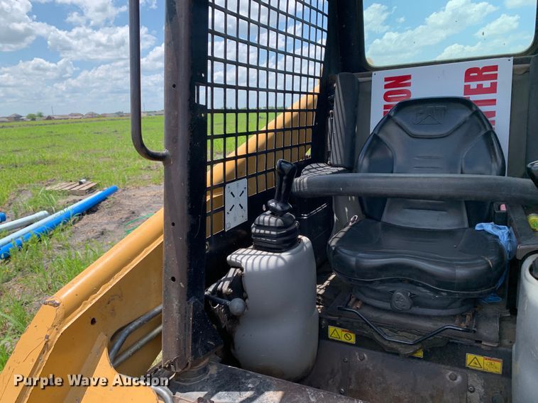 image for item JT9806 2005 Caterpillar 246B skid steer loader