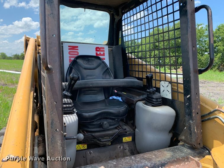 image for item JT9806 2005 Caterpillar 246B skid steer loader