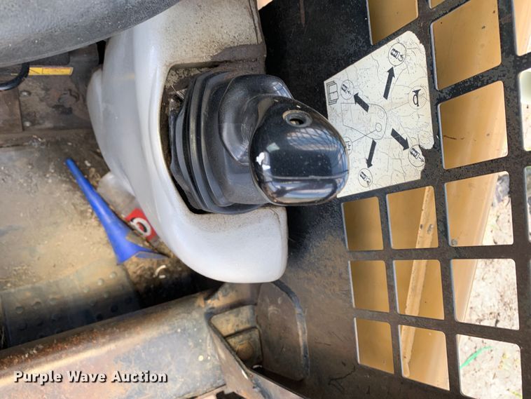 image for item JT9806 2005 Caterpillar 246B skid steer loader