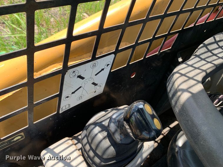 image for item JT9806 2005 Caterpillar 246B skid steer loader