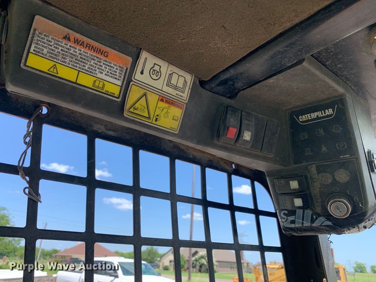 image for item JT9806 2005 Caterpillar 246B skid steer loader