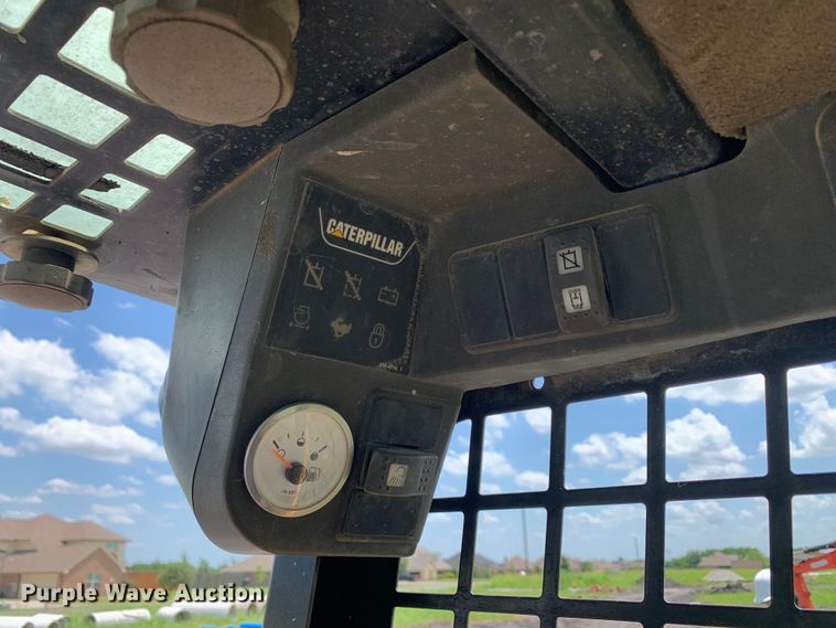 image for item JT9806 2005 Caterpillar 246B skid steer loader