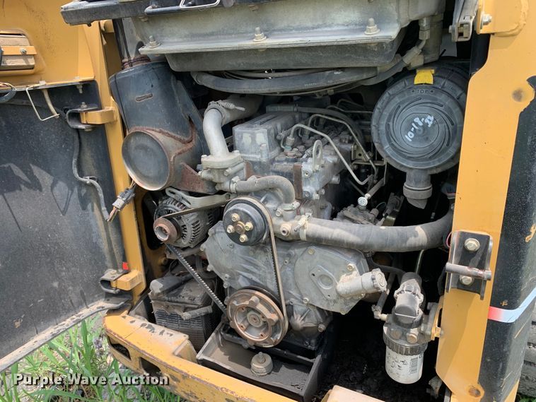 image for item JT9806 2005 Caterpillar 246B skid steer loader