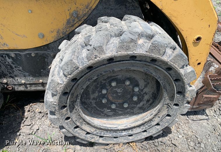 image for item JT9806 2005 Caterpillar 246B skid steer loader