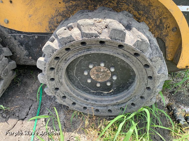 image for item JT9806 2005 Caterpillar 246B skid steer loader