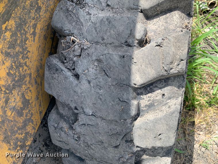 image for item JT9806 2005 Caterpillar 246B skid steer loader