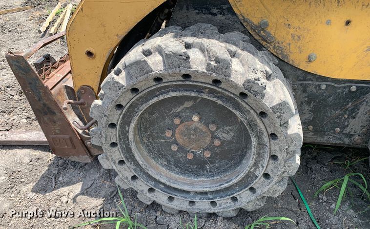 image for item JT9806 2005 Caterpillar 246B skid steer loader