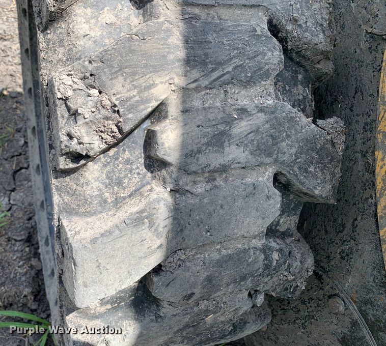 image for item JT9806 2005 Caterpillar 246B skid steer loader