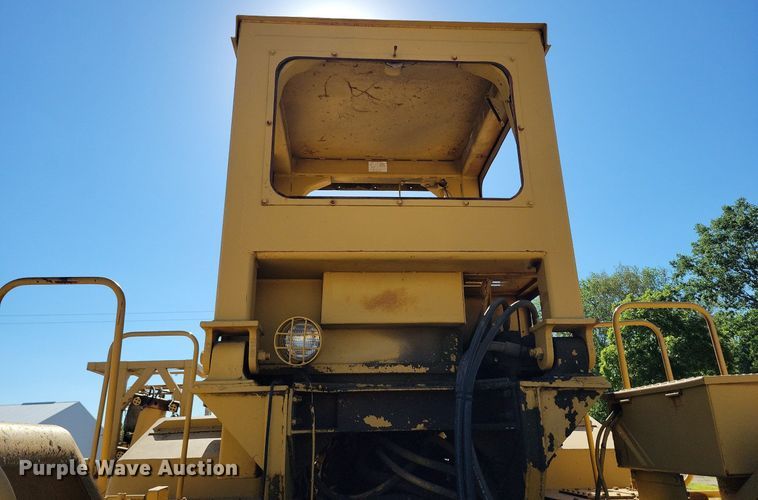 image for item KA9929 MRS scraper tractor