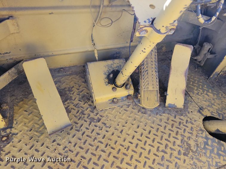 image for item KA9929 MRS scraper tractor