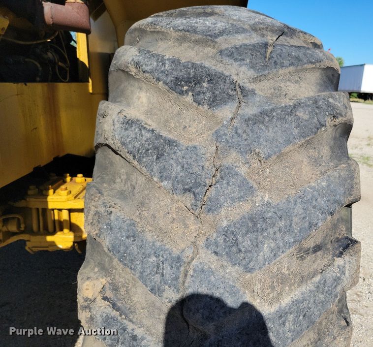 image for item KA9929 MRS scraper tractor