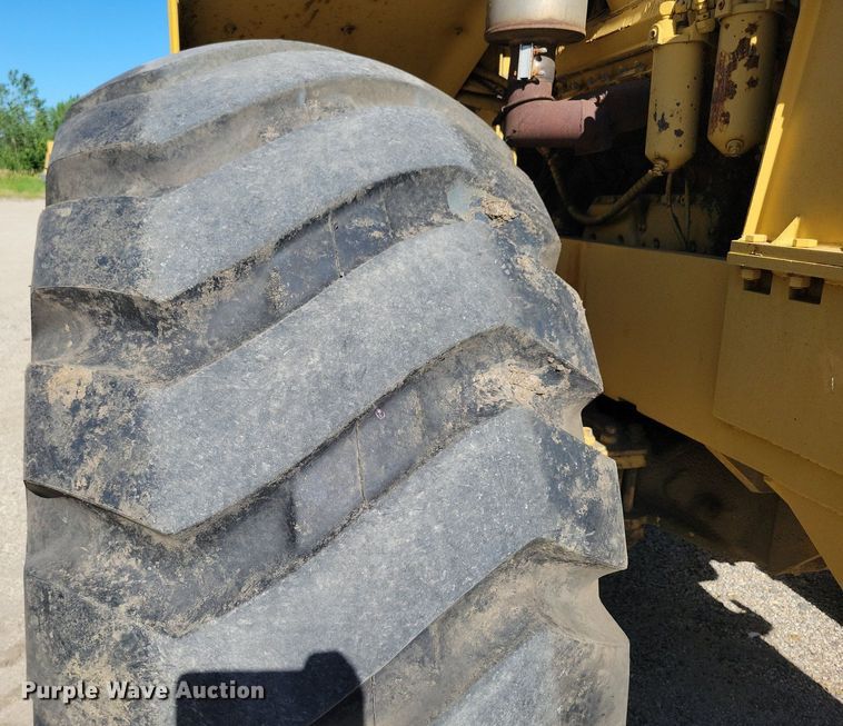 image for item KA9929 MRS scraper tractor