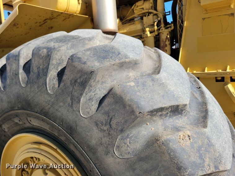 image for item KA9929 MRS scraper tractor