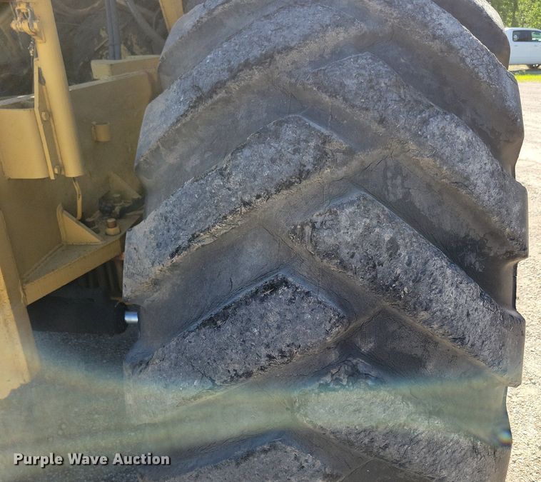 image for item KA9929 MRS scraper tractor