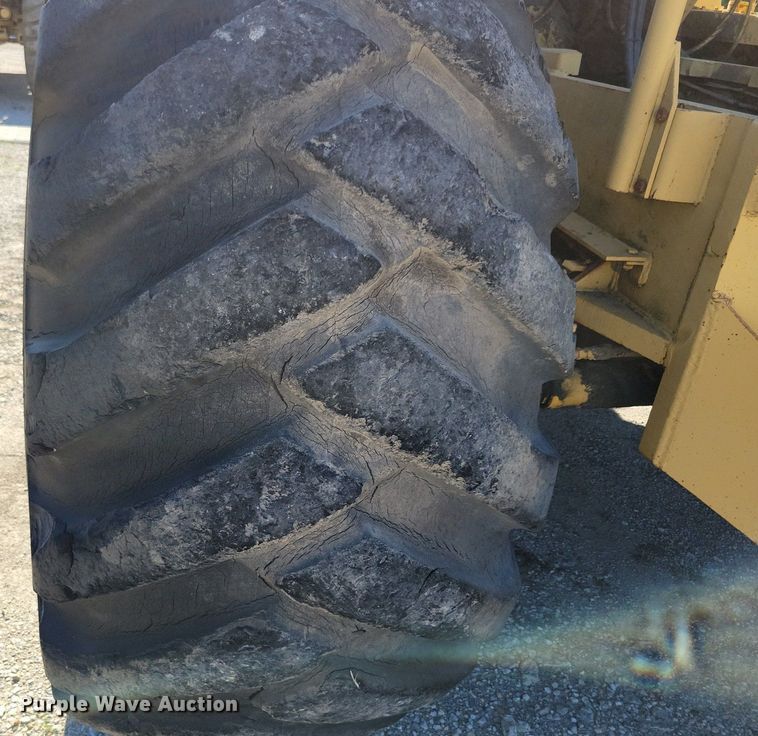 image for item KA9929 MRS scraper tractor