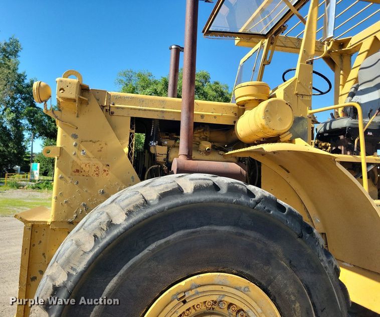 image for item KA9930 MRS 110 4WD scraper tractor