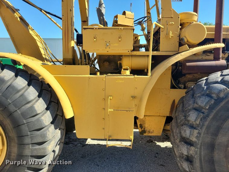 image for item KA9930 MRS 110 4WD scraper tractor