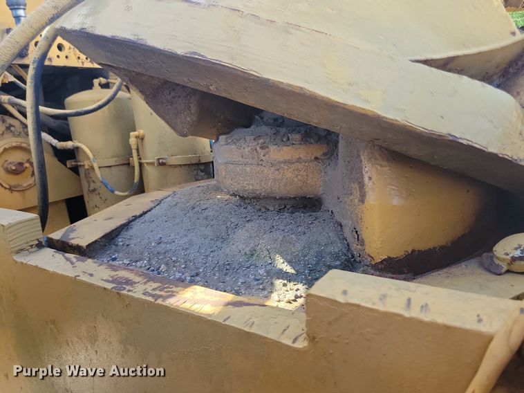 image for item KA9930 MRS 110 4WD scraper tractor