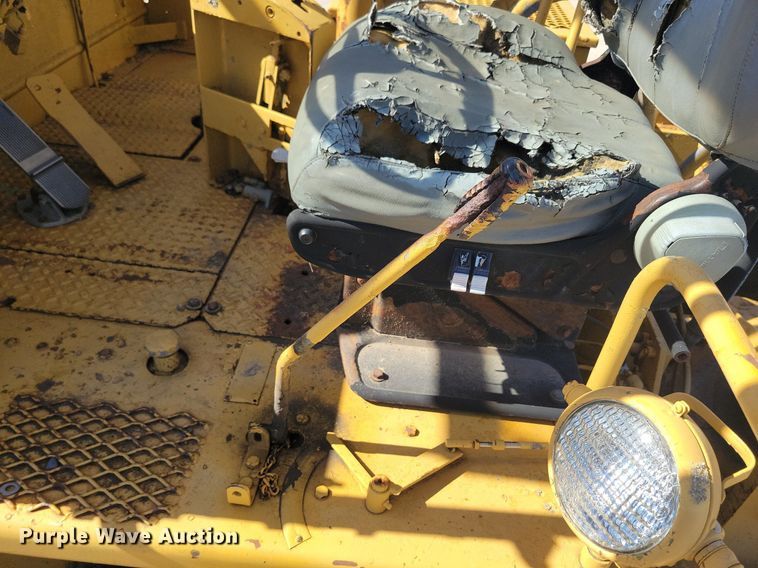 image for item KA9930 MRS 110 4WD scraper tractor