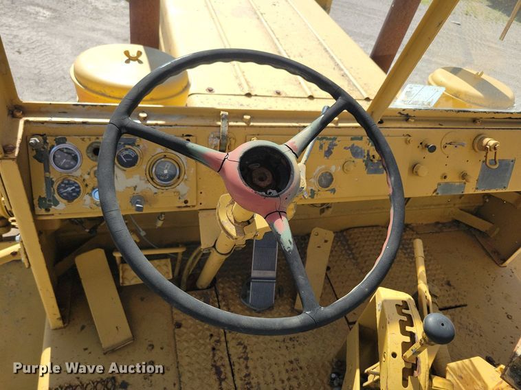 image for item KA9930 MRS 110 4WD scraper tractor