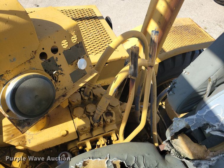 image for item KA9930 MRS 110 4WD scraper tractor