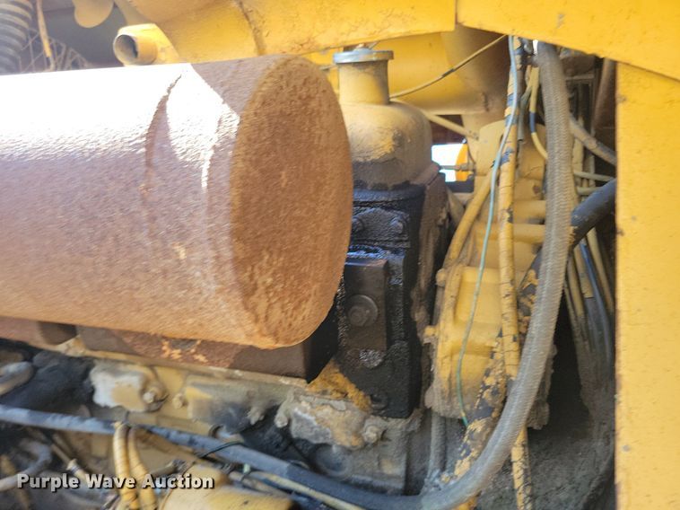 image for item KA9930 MRS 110 4WD scraper tractor