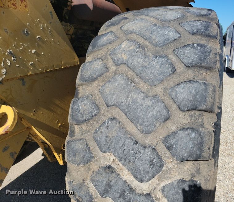 image for item KA9930 MRS 110 4WD scraper tractor