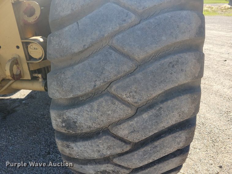 image for item KA9930 MRS 110 4WD scraper tractor