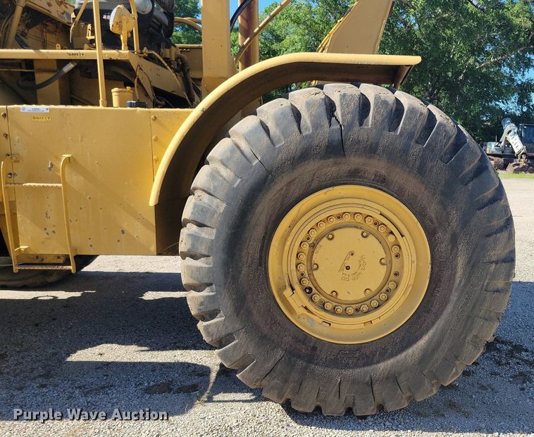 image for item KA9930 MRS 110 4WD scraper tractor