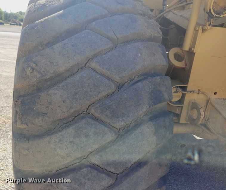 image for item KA9930 MRS 110 4WD scraper tractor