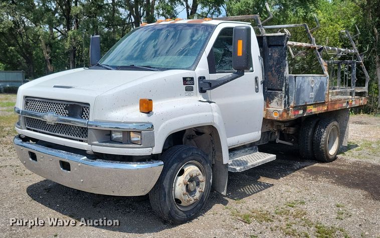 image for item KA9933 2005 Chevrolet  C4500 flatbed truck
