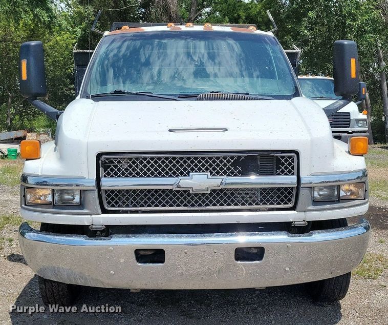 image for item KA9933 2005 Chevrolet  C4500 flatbed truck