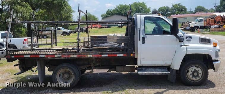 image for item KA9933 2005 Chevrolet  C4500 flatbed truck