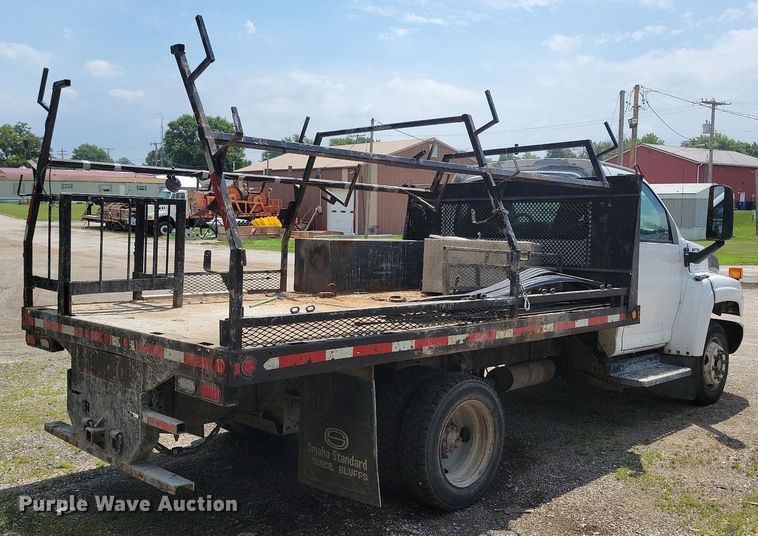 image for item KA9933 2005 Chevrolet  C4500 flatbed truck