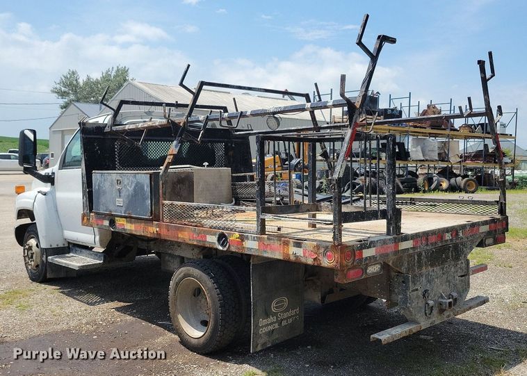 image for item KA9933 2005 Chevrolet  C4500 flatbed truck