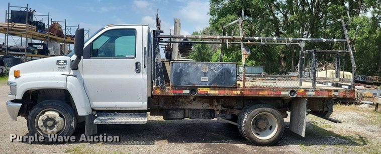 image for item KA9933 2005 Chevrolet  C4500 flatbed truck