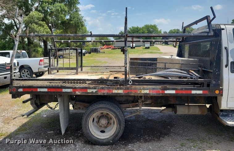 image for item KA9933 2005 Chevrolet  C4500 flatbed truck