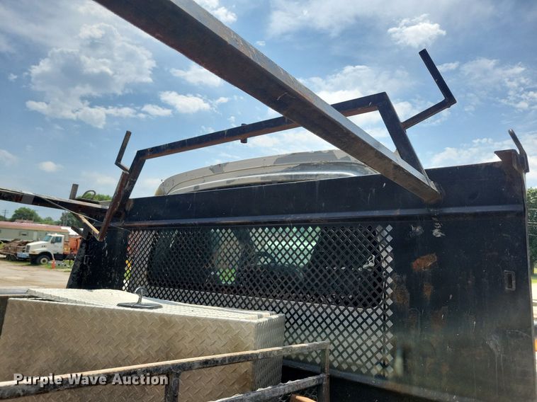 image for item KA9933 2005 Chevrolet  C4500 flatbed truck