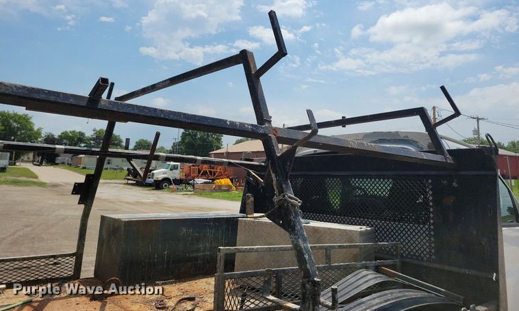 image for item KA9933 2005 Chevrolet  C4500 flatbed truck