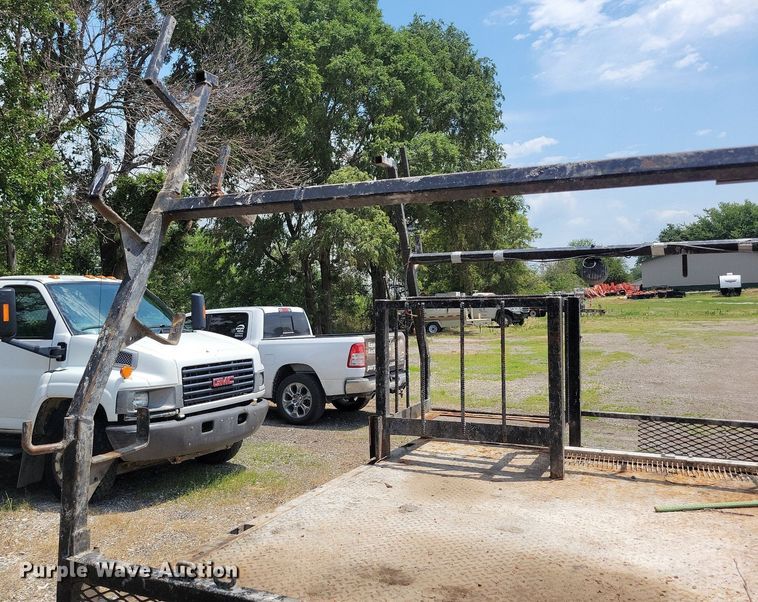 image for item KA9933 2005 Chevrolet  C4500 flatbed truck