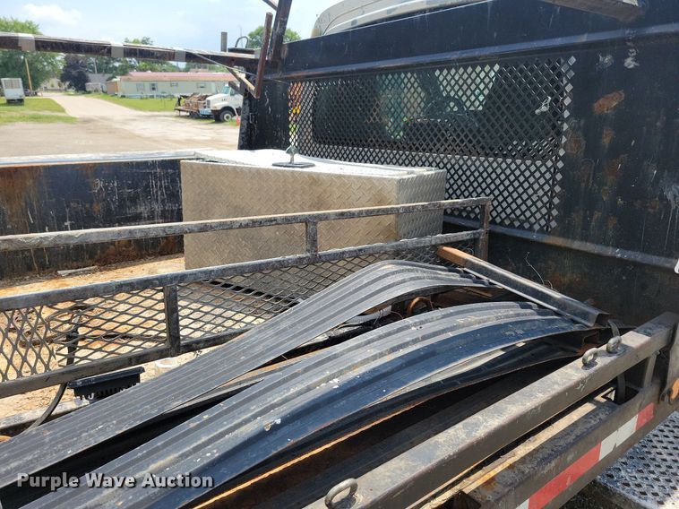 image for item KA9933 2005 Chevrolet  C4500 flatbed truck