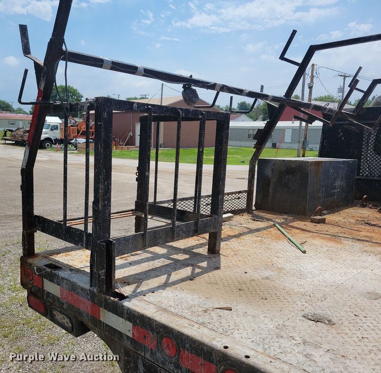 image for item KA9933 2005 Chevrolet  C4500 flatbed truck