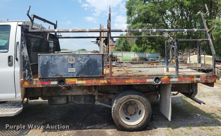 image for item KA9933 2005 Chevrolet  C4500 flatbed truck