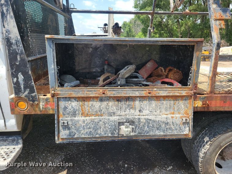 image for item KA9933 2005 Chevrolet  C4500 flatbed truck