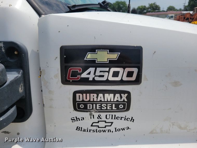 image for item KA9933 2005 Chevrolet  C4500 flatbed truck