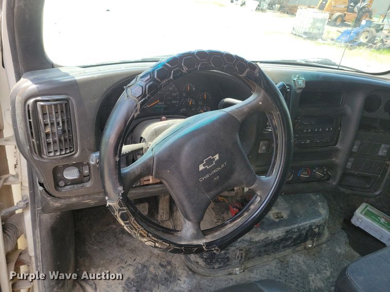 image for item KA9933 2005 Chevrolet  C4500 flatbed truck