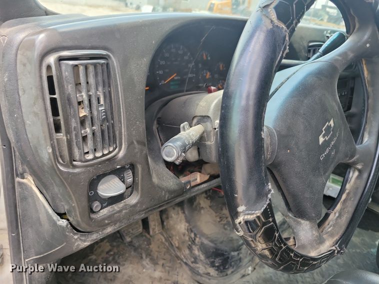 image for item KA9933 2005 Chevrolet  C4500 flatbed truck