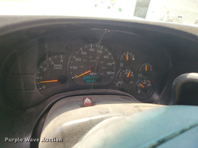 image for item KA9933 2005 Chevrolet  C4500 flatbed truck