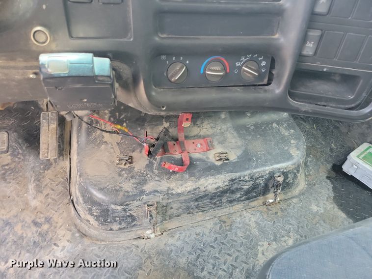 image for item KA9933 2005 Chevrolet  C4500 flatbed truck