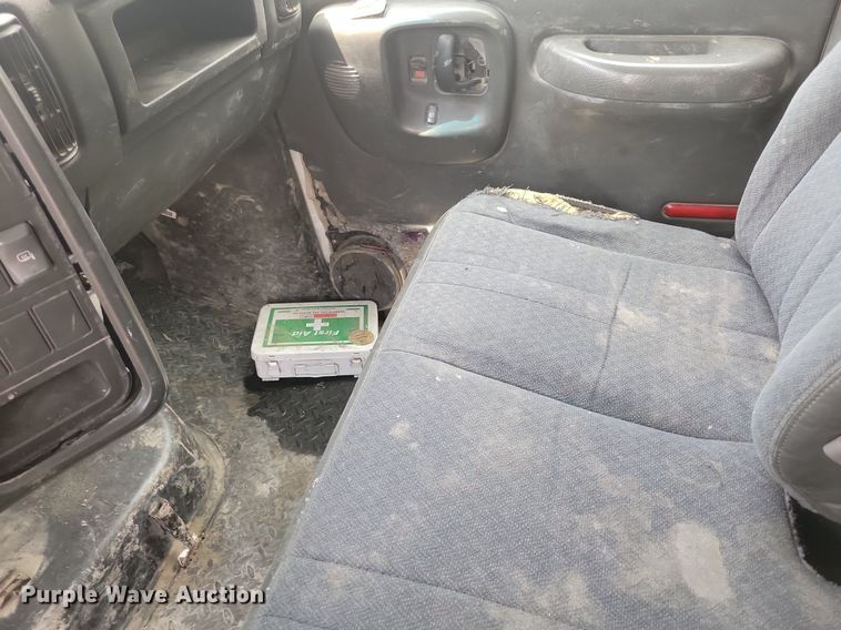 image for item KA9933 2005 Chevrolet  C4500 flatbed truck